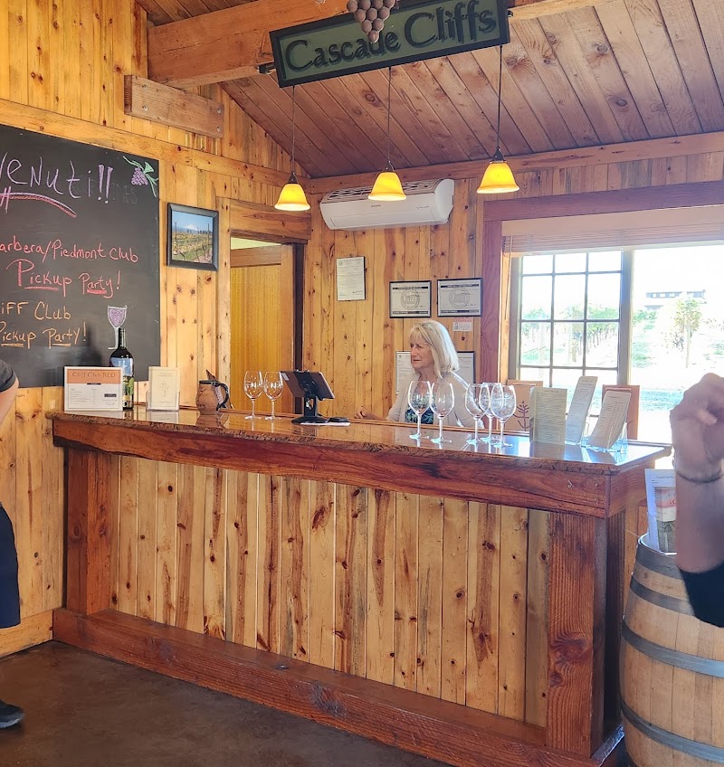 Photo of Cascade Cliffs Vineyard & Winery